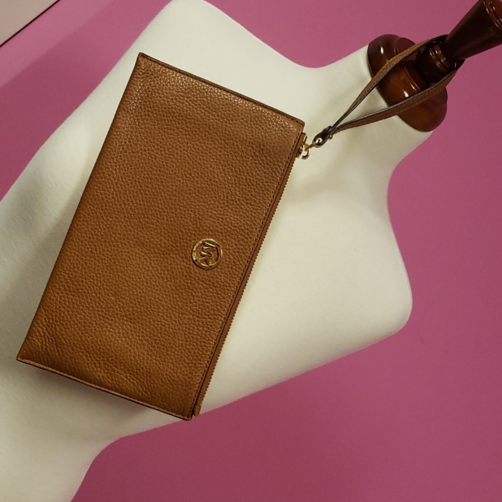 Michael Kors Wristlet